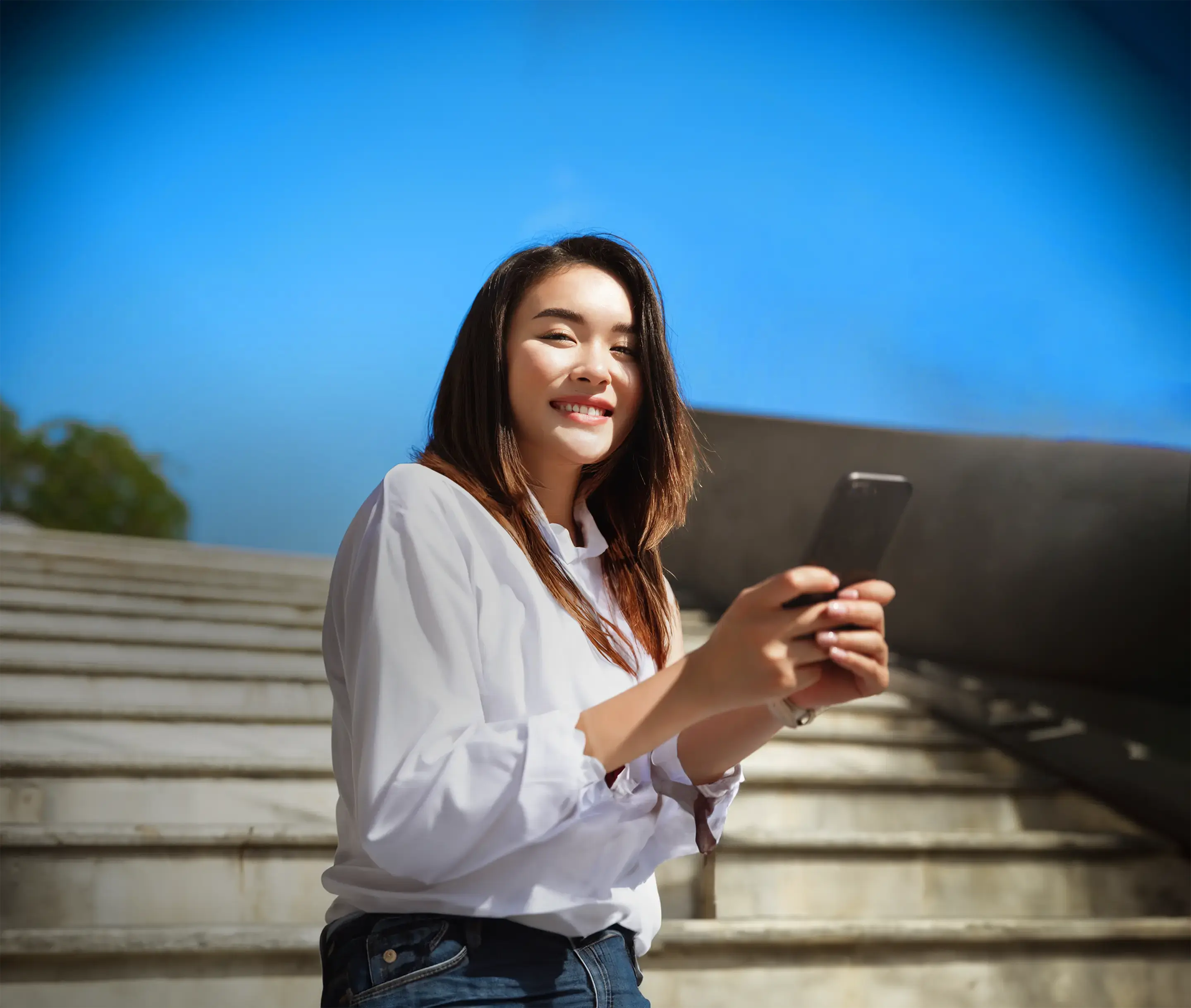 She was impressed because she uses Thaibulksms multi-channel communication platform that can send messages through all channels such as SMS, Email or LON.